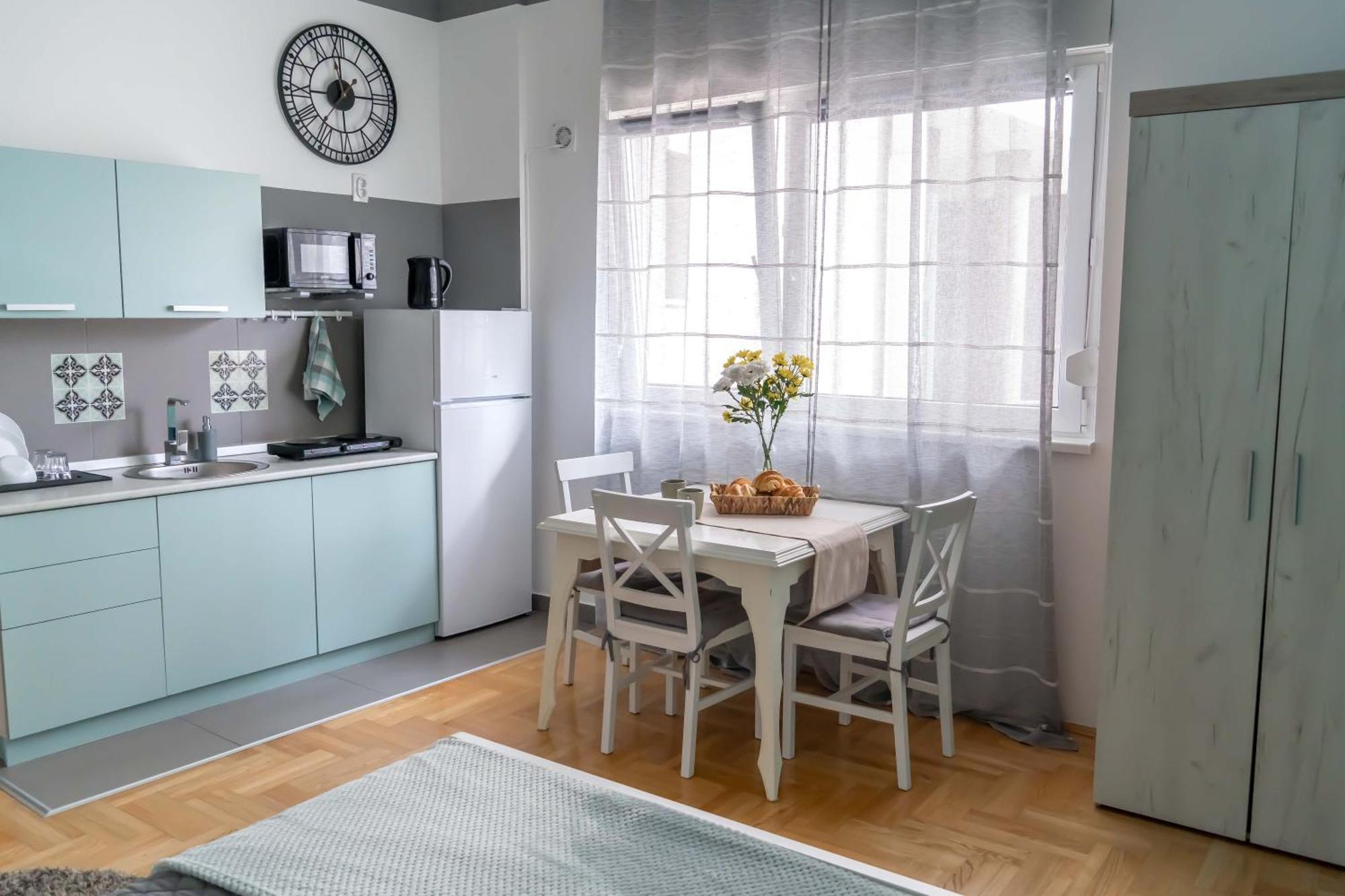 Spacious Coffee Machine With Free Dolce Gusto Coffee